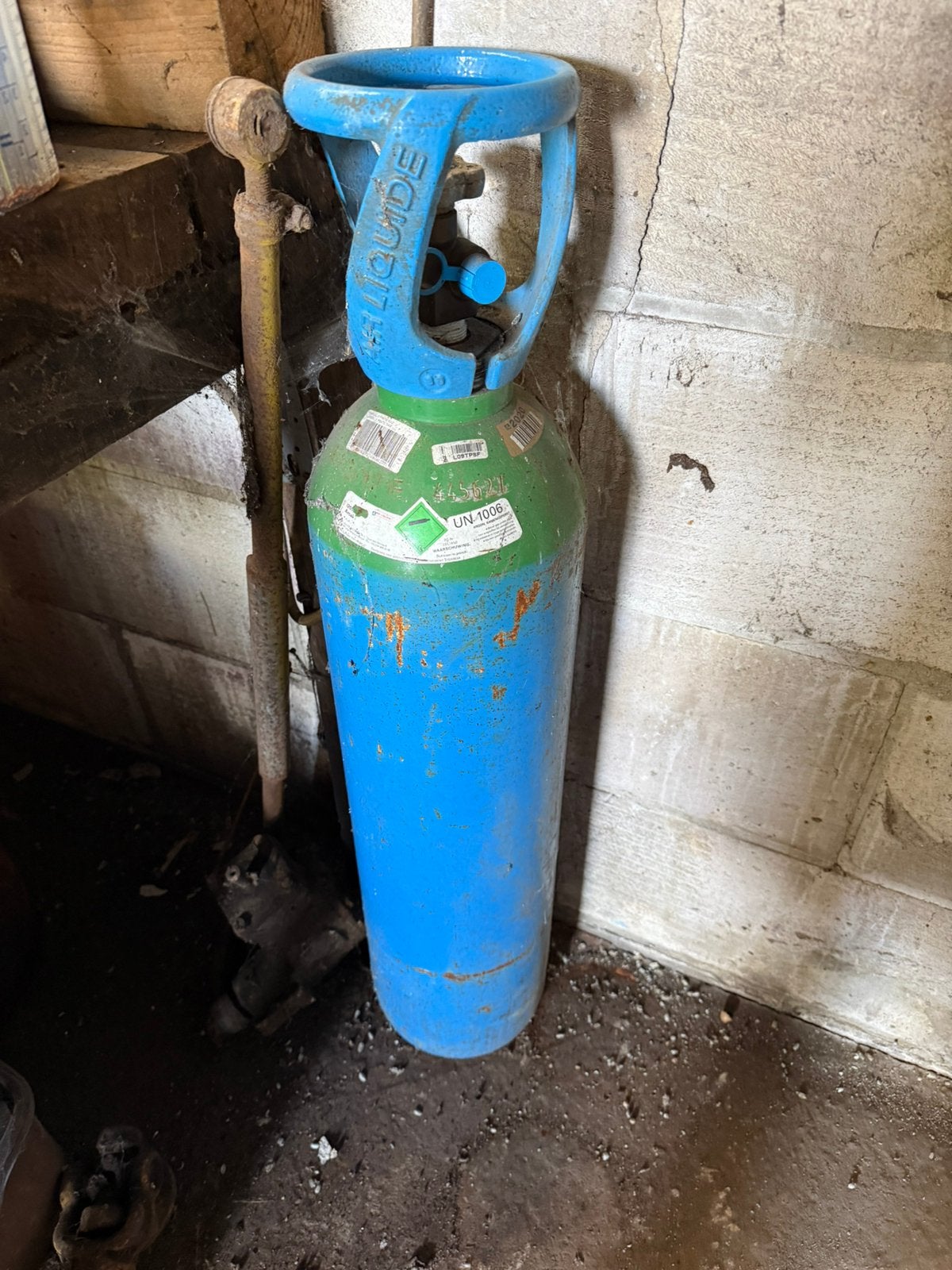 Fles air liquide ARGON vol, Doe-het-zelf en Bouw, Ophalen, Zo goed als nieuw
