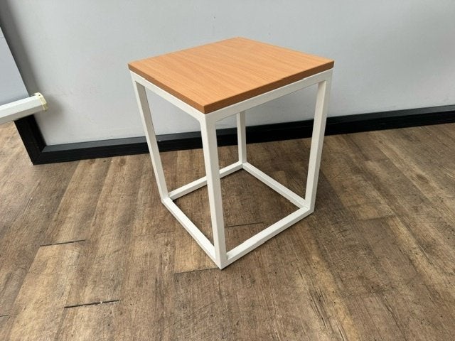 Witte bijzettafel met havanna blad, Huis en Inrichting, Tafels | Bijzettafels, Ophalen of Verzenden