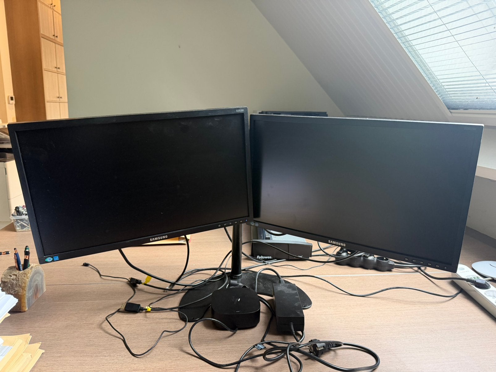 2 Samsung monitoren + HP docking station + monitorstatief, Computers en Software, Ophalen, Zo goed als nieuw