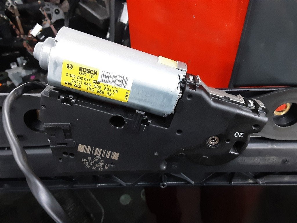 TOIT OUVRANT MOTEUR Volkswagen Golf VI (5K1) (1KO959591), Volkswagen, Mevr. I. Hauben, Utilisé, Rue de l'Espoir 34 34
4030  GRIVEGNÉE, BE