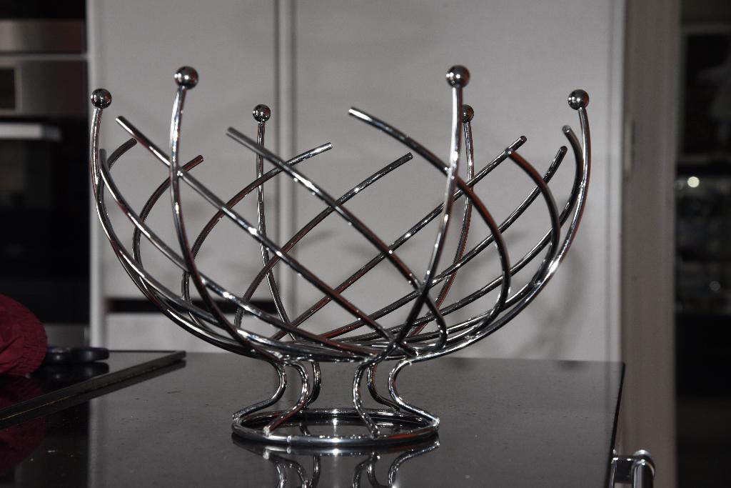Heel mooie metalen (fruit)schaal. Zeer goede staat, Overige materialen, Schaal, Rond, Ophalen of Verzenden