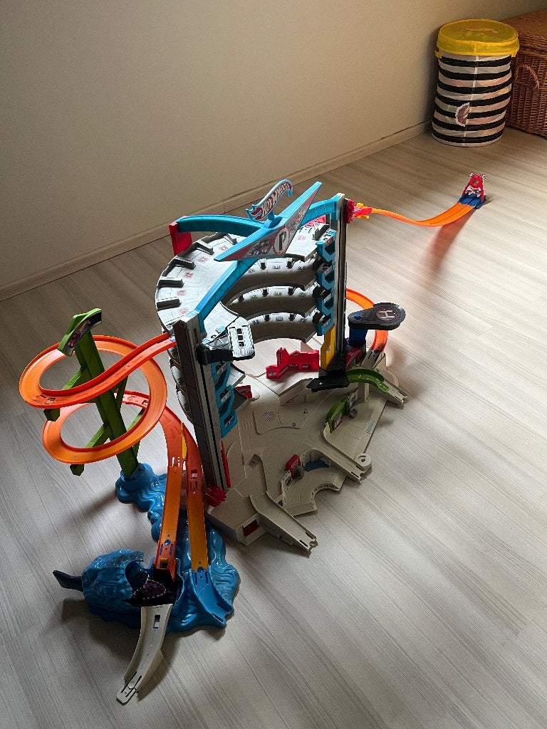 Hot wheels multi garage, Kinderen en Baby's, Ophalen, Gebruikt, Hot Wheels