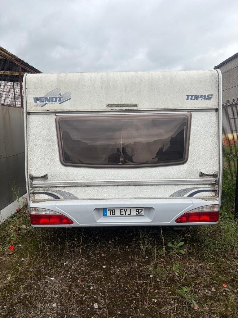 Caravane Fendt Topas 650 – À rénover ou pour pièces, Caravanes & Camping, Grand lit, Particulier, Fendt, Jusqu'à 2