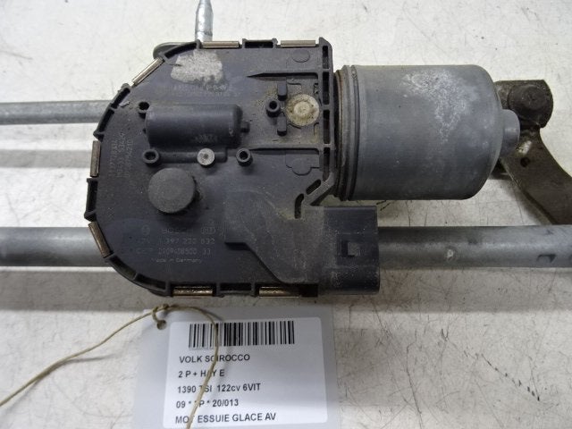 MOTEUR ESSUIE-GLACE AVANT Scirocco (137 / 13AD) (1K8955119), Volkswagen, Mevr. I. Hauben, Utilisé, Rue de l'Espoir 34 34
4030  GRIVEGNÉE, BE