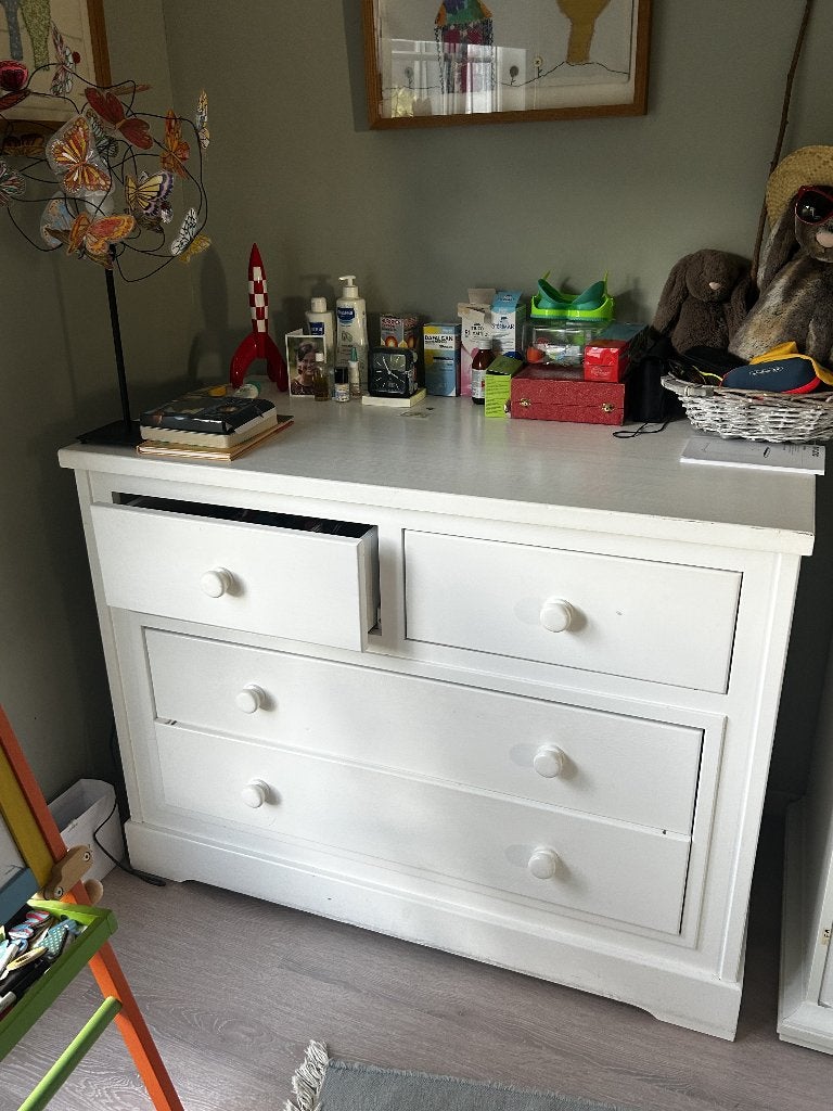 Commodes, kleerkasten, bedden, lampen, tafeltjes, Ophalen