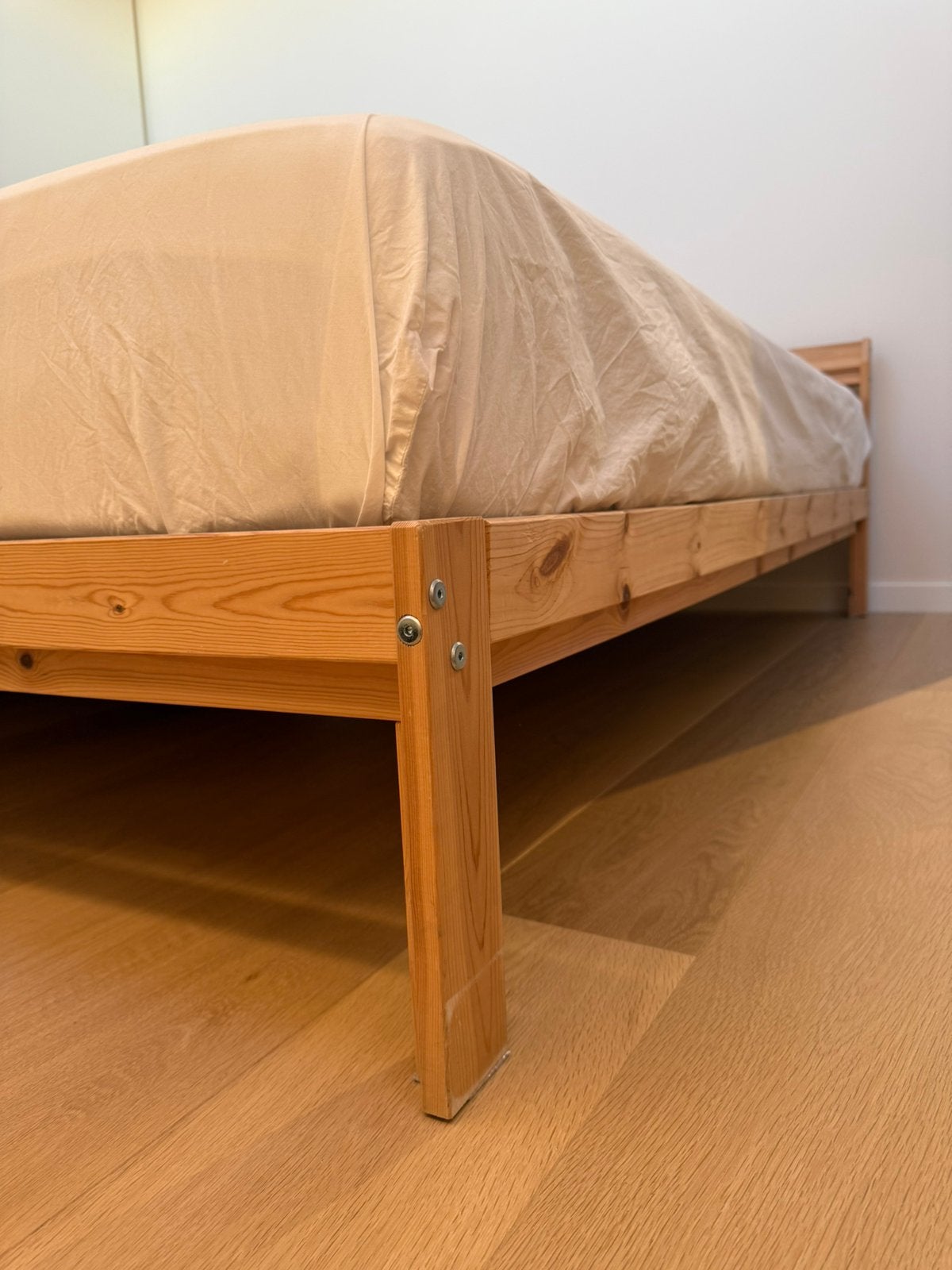 IKEA bed frame and mattress, Maison & Meubles, Chambre à coucher | Lits, Enlèvement, Comme neuf, Deux personnes