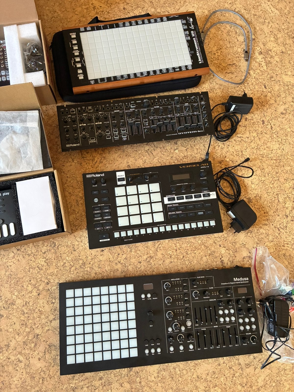 Music Gear te koop: Roland, Akai, ..., Enlèvement ou Envoi