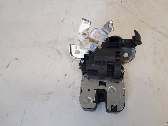Mécanique de verrouillage hayon d'un Audi A8, -, 3 mois de garantie, Audi, Utilisé
