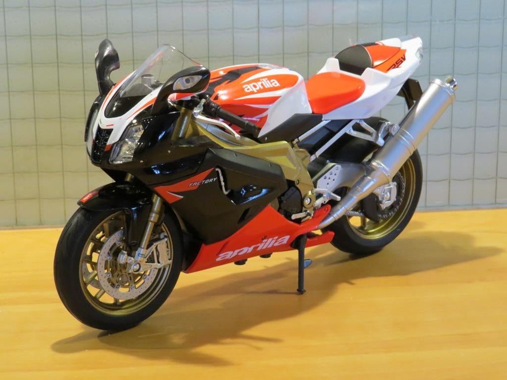 Aprilia RSV1000R factory 1:10 62808f, Hobby en Vrije tijd, Modelauto's | 1:5 tot 1:12, Ophalen of Verzenden, Nieuw, 1:9 t/m 1:12