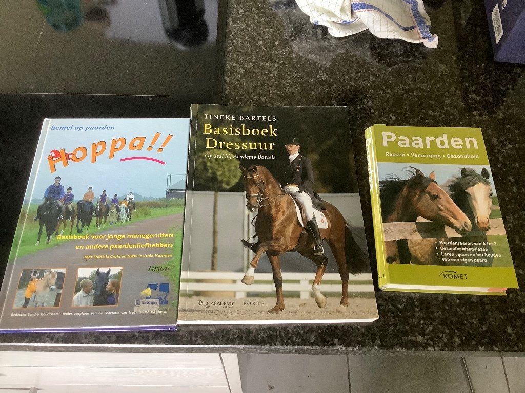 3 boeken over paarden, Enlèvement ou Envoi, Comme neuf