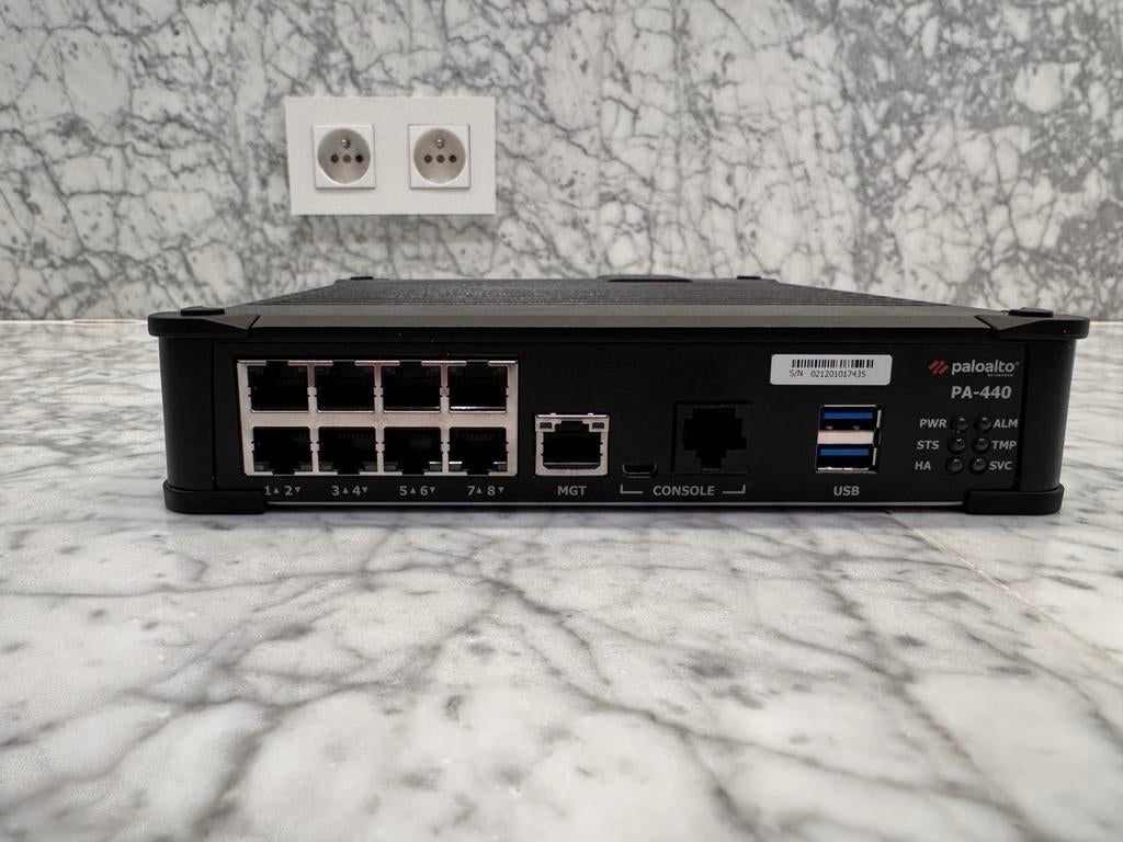 Palo Alto Networks PAN-PA-440, Computers en Software, Netwerk switches, Zo goed als nieuw, Ophalen of Verzenden