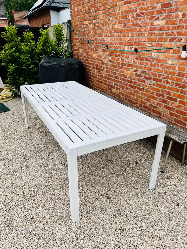 Buitentafel, Ophalen, Zo goed als nieuw
