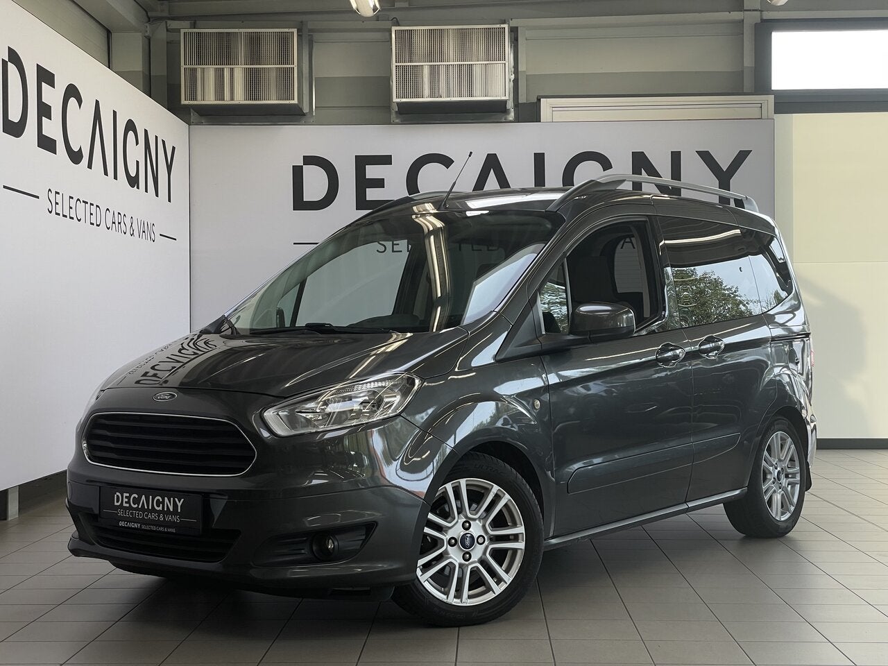 Ford Tourneo Courier 1.5 TDCi *Auto Airco*Sensoren achter, Autos, Achat, Euro 6, Entreprise, Noir
