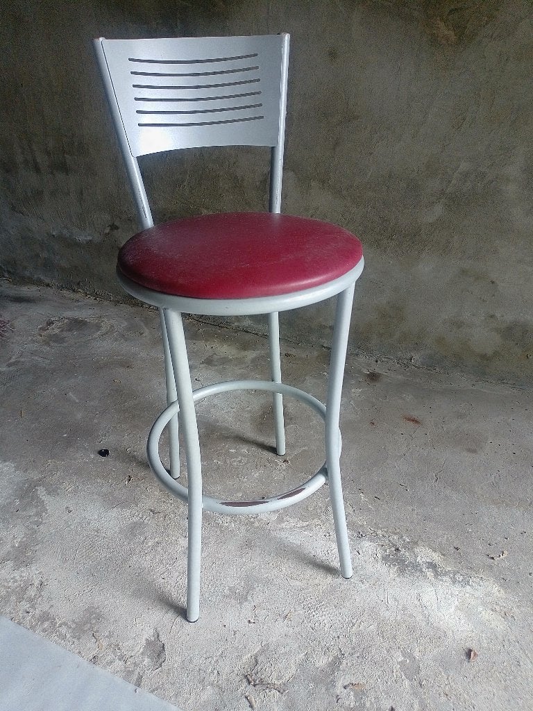 Hoge stoelen - barkruk, Huis en Inrichting, Barkrukken, Ophalen, Gebruikt, Met voetsteun, 60 tot 90 cm