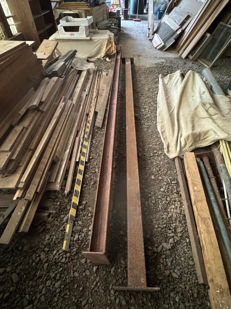 Poutrel, Doe-het-zelf en Bouw, Ophalen, Zo goed als nieuw, IJzer