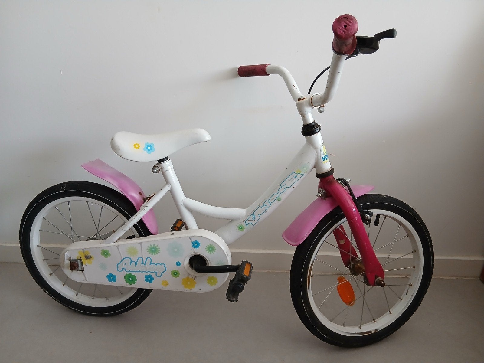 Witte en roze kinderfiets- Merk Ashley, Fietsen en Brommers, Ophalen, Gebruikt