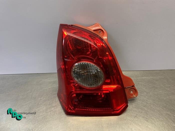 Feu arrière gauche d'un Nissan Pixo (Pixo 09-), -, 3 mois de garantie, Utilisé, -
