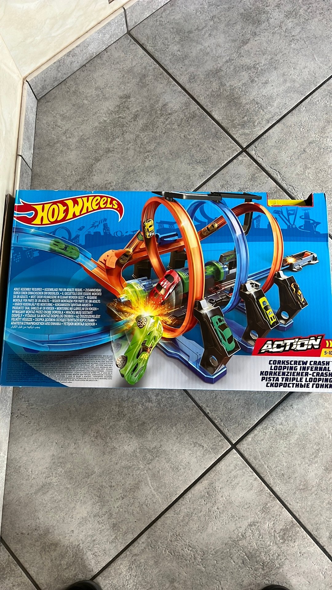 Piste de course HotWheels + 10 voitures, Enlèvement, Comme neuf