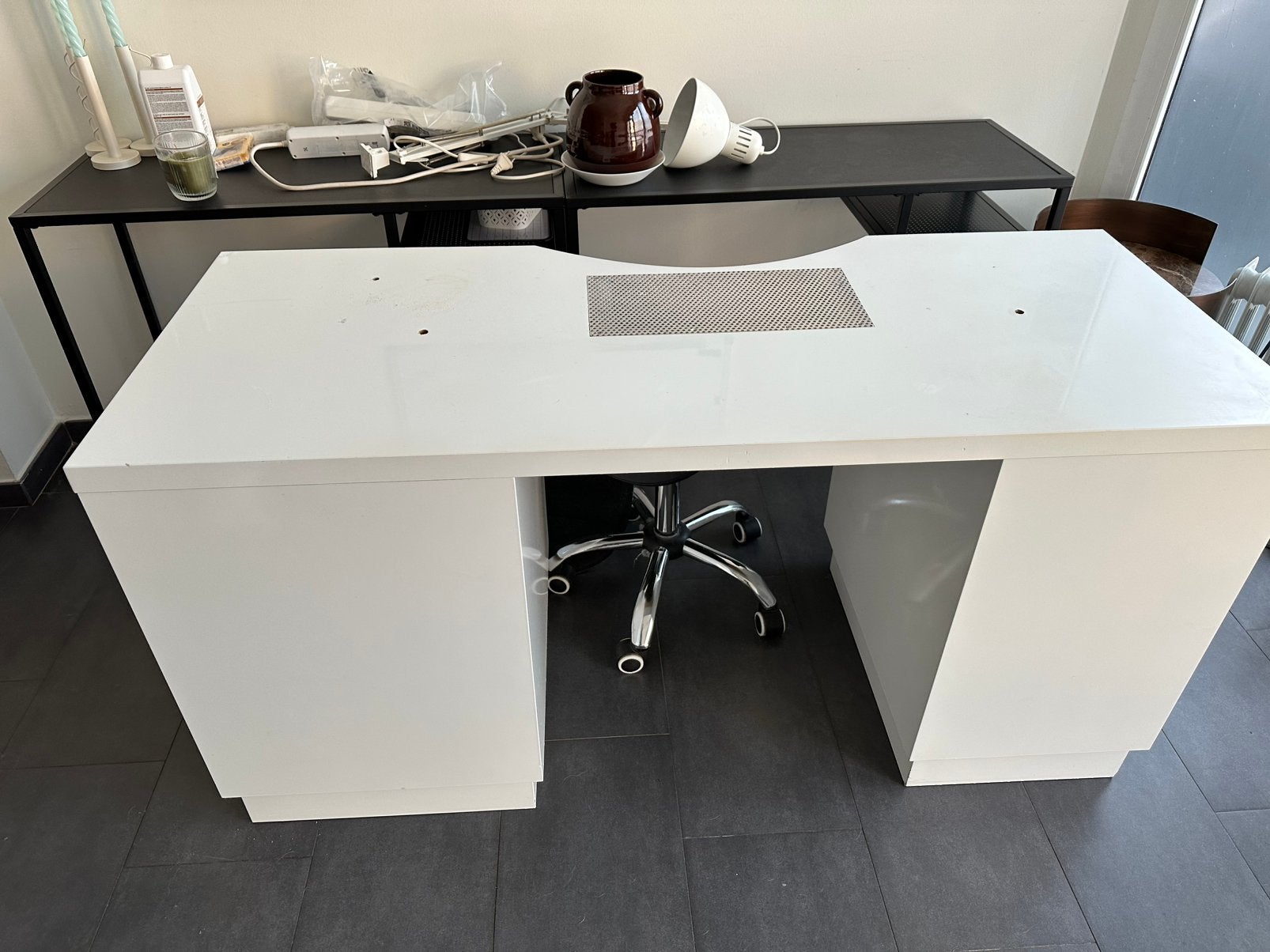 Table de manucure avec ventouse intégrée, Maison & Meubles, Bureaux, Enlèvement, Utilisé