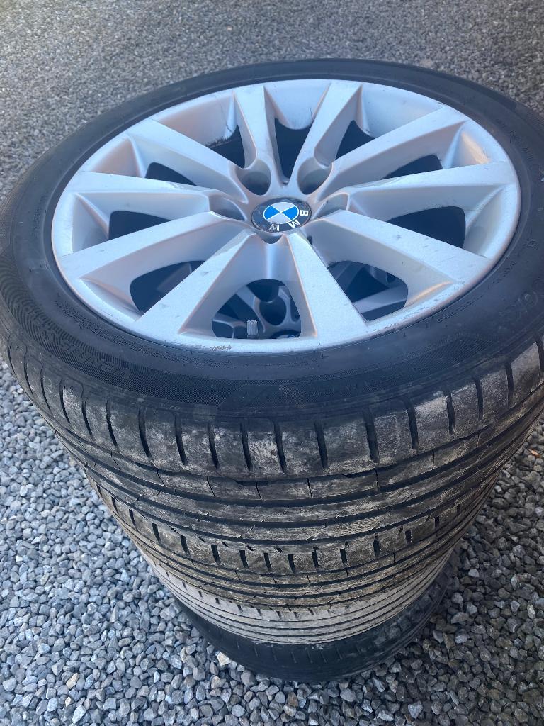 BMW reeks velgen en banden 18 inch, Autos : Pièces & Accessoires, Pneus & Jantes, Pneu(s), Pneus été, 18 pouces, 245 mm, Véhicule de tourisme