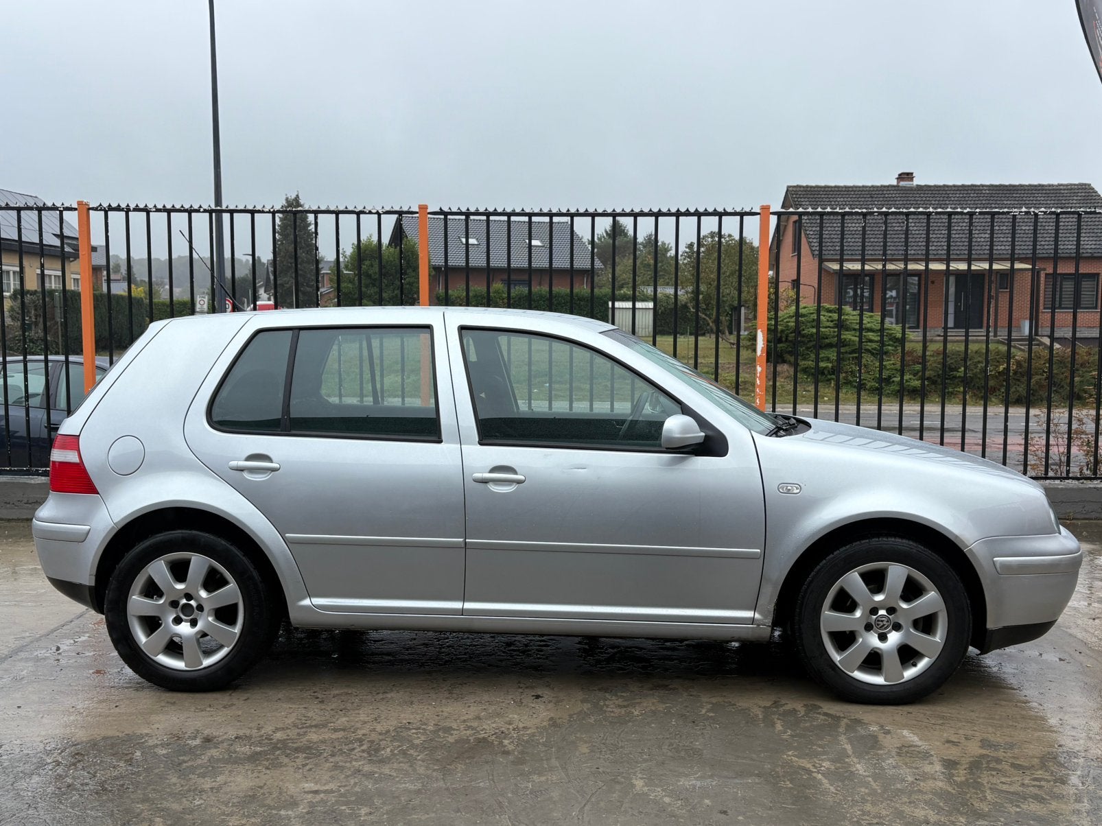 VW GOLF IV RABBIT 1.6i ESSENCE 2004 CLIM 101 000KM CARPASS, Auto's, Voorwielaandrijving, Dealer onderhouden, Stof, Zwart