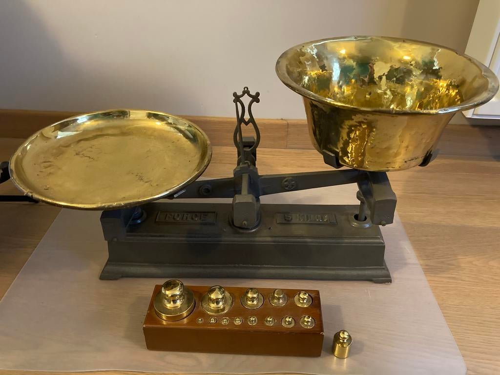 Antieke retro vintage weegschaal., Ophalen, Zo goed als nieuw