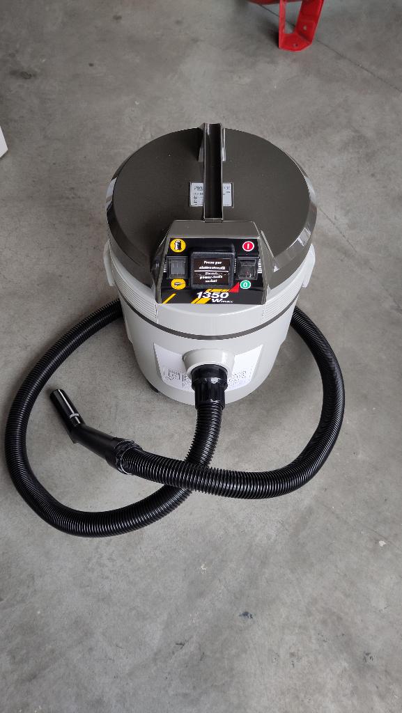 Aspirateur industriel - humide et sec - neuf dans sa boîte, Bricolage & Construction, Matériel de nettoyage, Neuf, Aspirateur d'eau