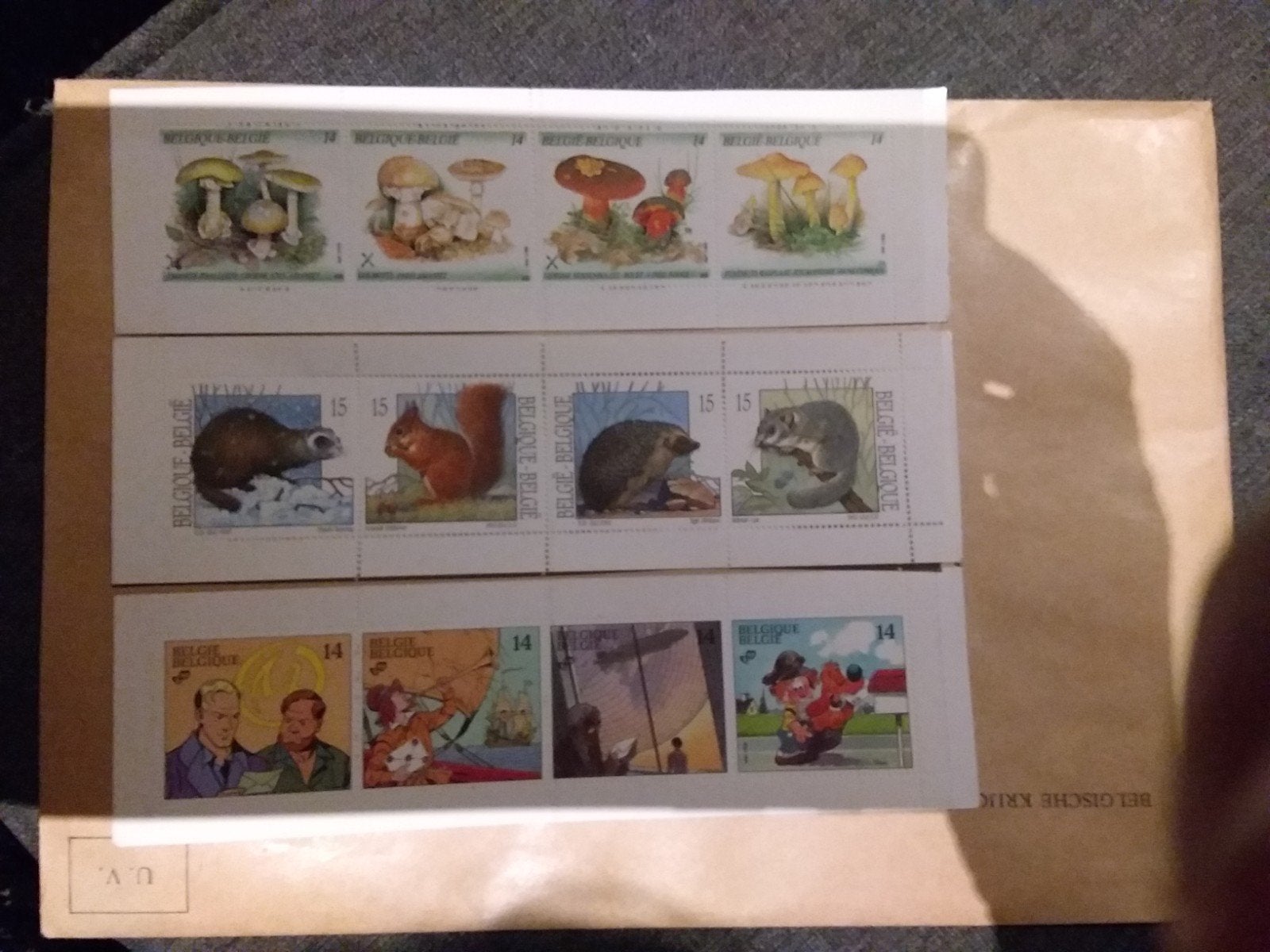 3 feuilles de timbres, Enlèvement