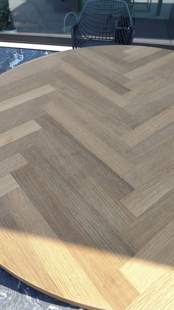 Eettafel eik rond/visgraat patroon, Ophalen, Scandinavisch met vissengraat patroon, Zo goed als nieuw, Vijf personen of meer