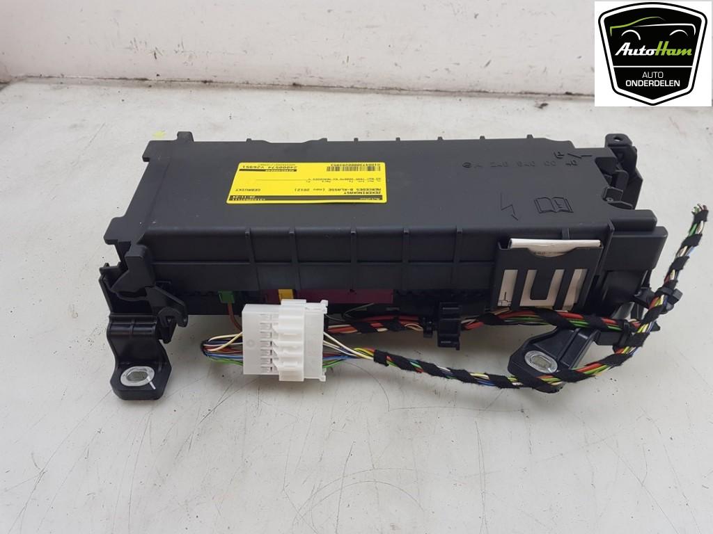 BOITIER FUSIBLES Mercedes-Benz B (W246) (01-2011/12-2018), Autos : Pièces & Accessoires, Utilisé, Mercedes-Benz