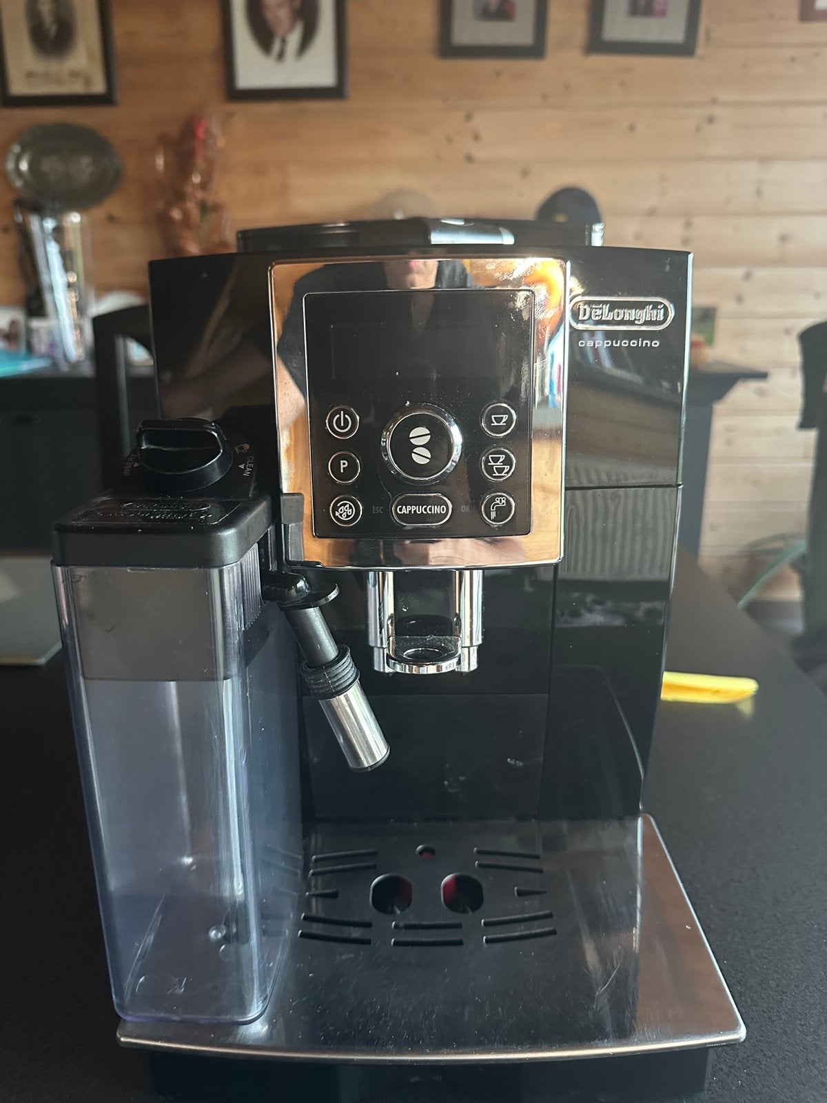 Koffiemachine Delonghi ECAM Cappuccino, Enlèvement, Utilisé, Cafetière