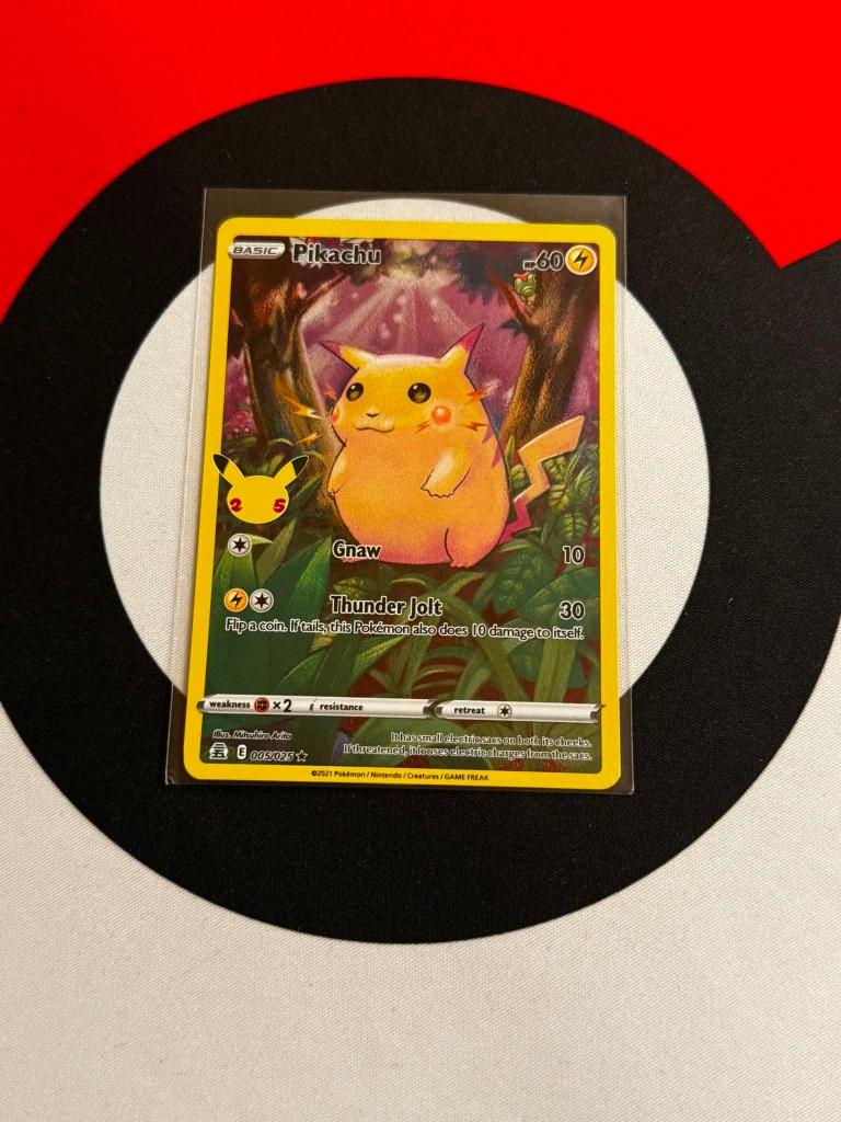 Pokémon - Celebrations - Pikachu (005/025) - NM, Hobby en Vrije tijd, Verzamelkaartspellen | Pokémon, Ophalen of Verzenden, Zo goed als nieuw