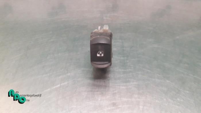 Commutateur vitre électrique d'un Renault Megane (Megane 2, Renault, -, 3 mois de garantie, Utilisé