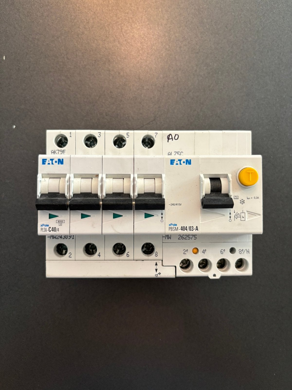 DifrentieelAutomaat40A/300mA      4Stuks, Hobby en Vrije tijd, Ophalen of Verzenden, Gebruikt