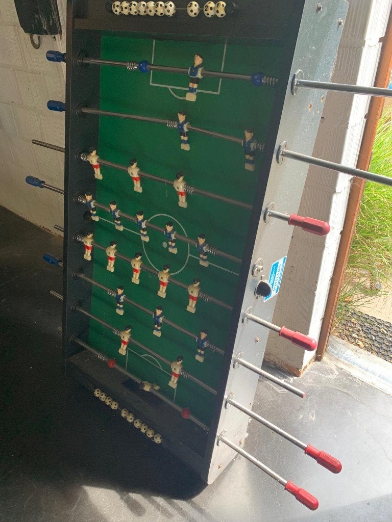 degelijke gratis kicker tafel (tafelvoetbalspel), Ophalen, Gebruikt