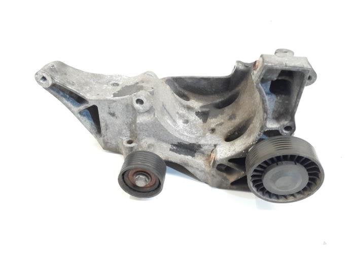 Support pompe clim d'un BMW 3-Serie, -, 3 mois de garantie, Utilisé, -