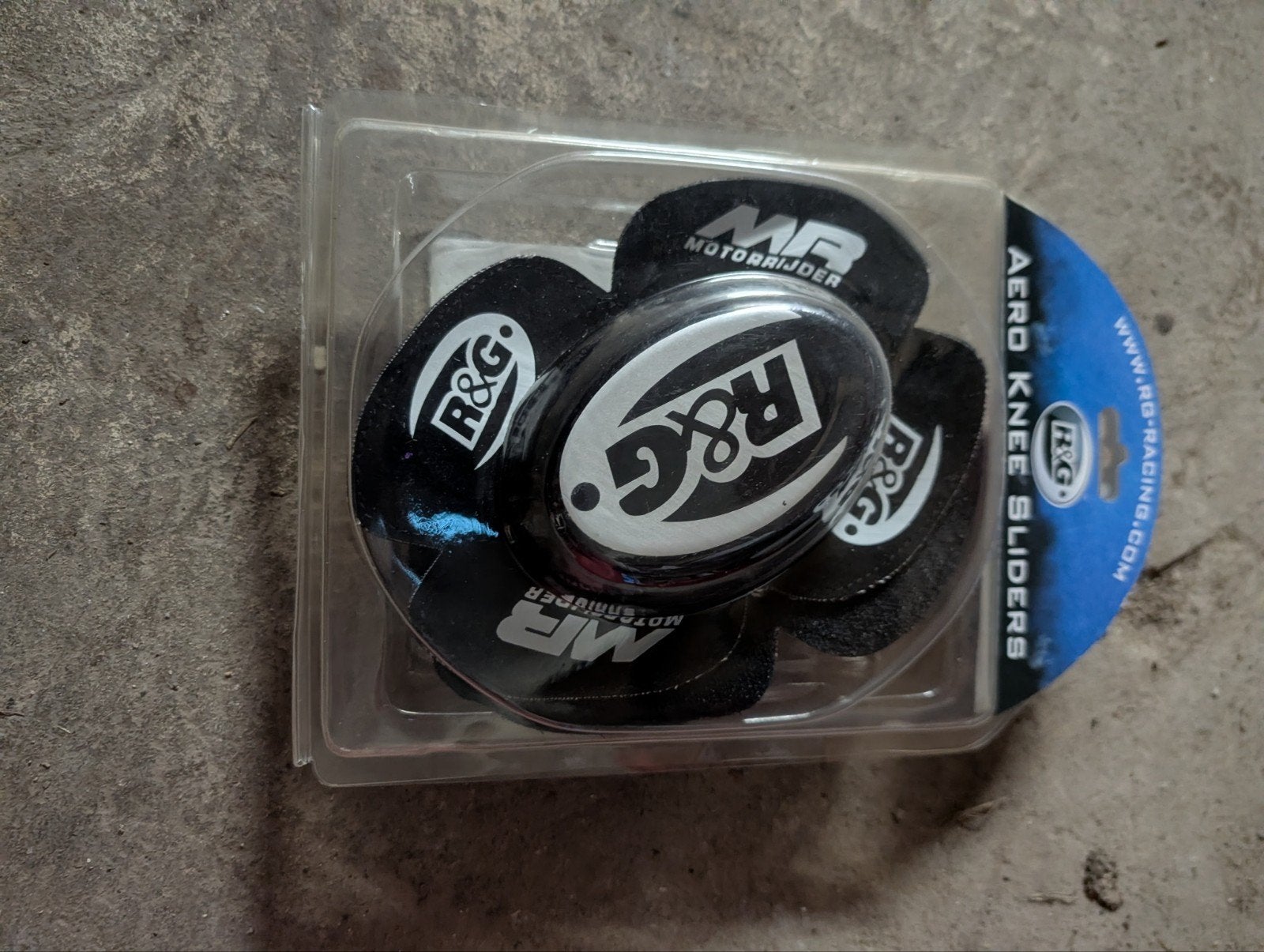 R g  Knee sliders, Ophalen
