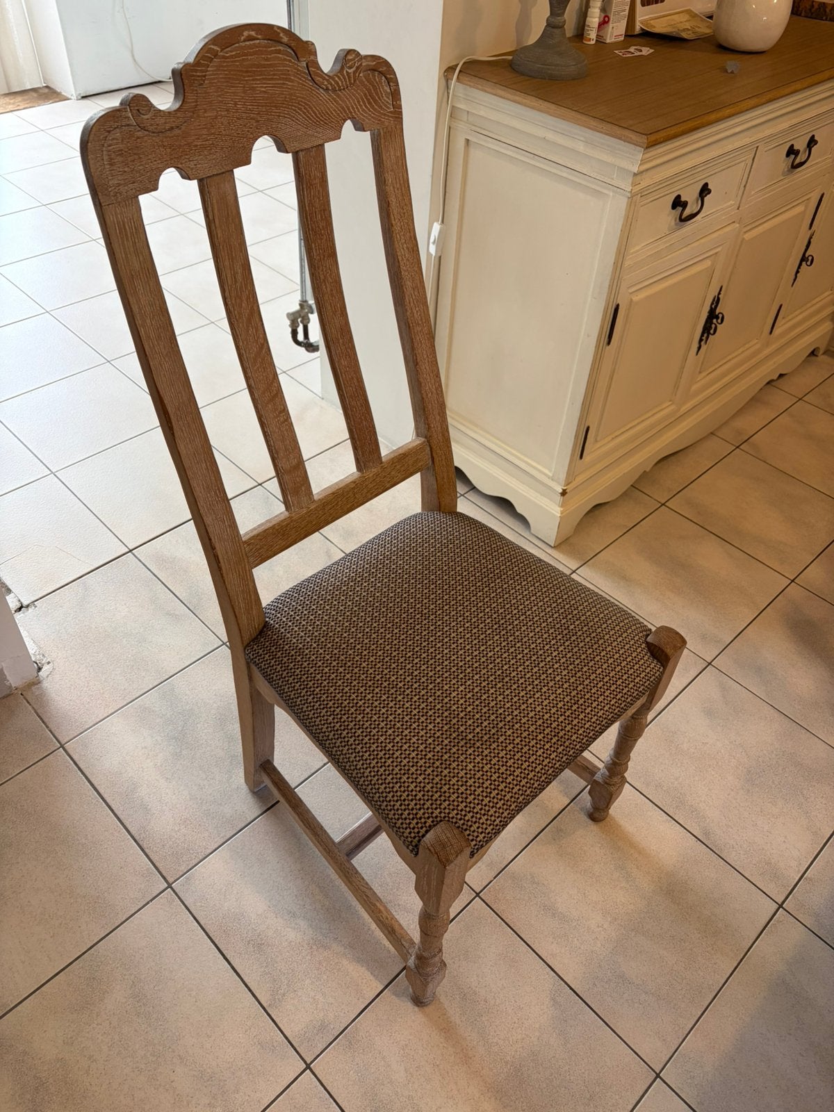 6 chaises, Enlèvement