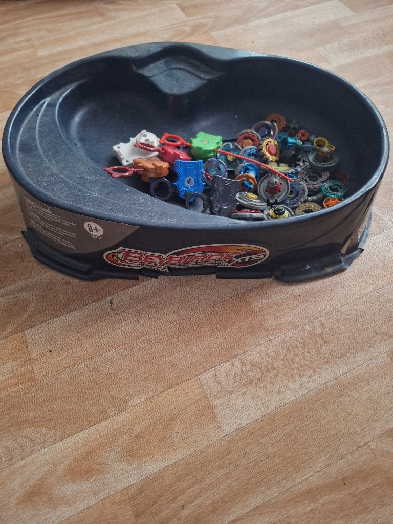 13 Beyblade met stadium en onderdelen, Enlèvement