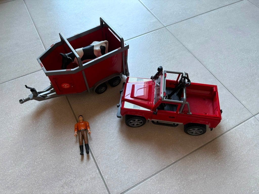 Bruder - Ensemble Jeep + remorque + 1 vache + 1 personnage, Enfants & Bébés, Enlèvement, Utilisé
