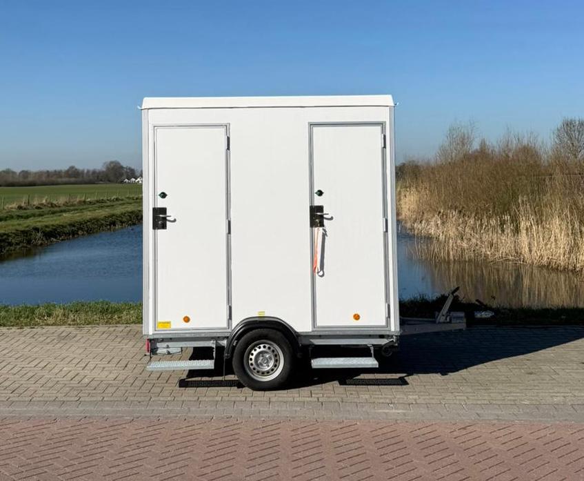 Te koop 1-1 toiletwagen met vermalers nieuw, Hobby en Vrije tijd, Feestartikelen | Verhuur, Ophalen, Zo goed als nieuw