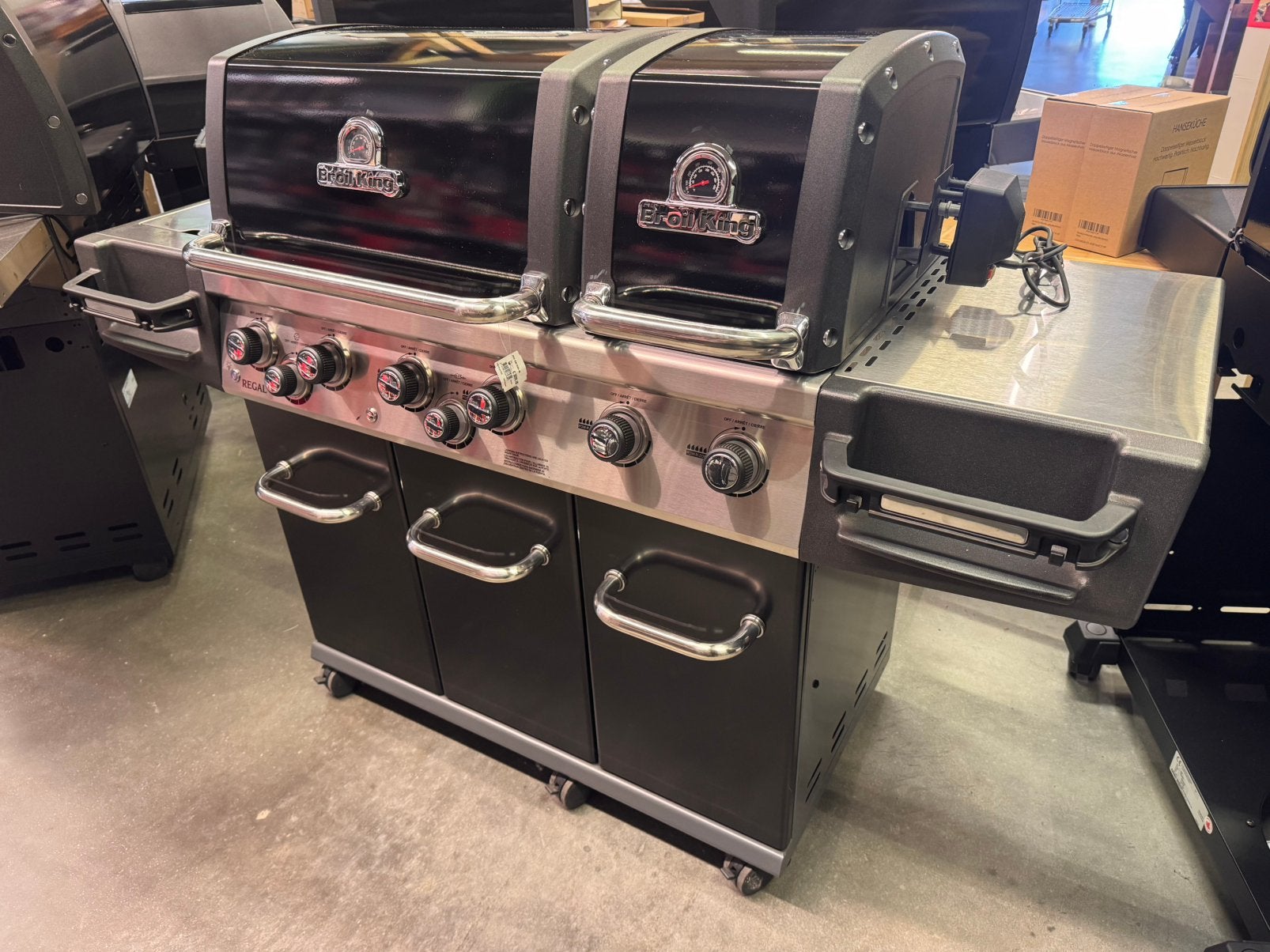 Broil King Regal 690 nieuw showroommodel, Enlèvement, Neuf