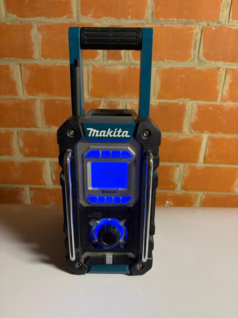 Makita accu radio DMR108 met Bluetooth 12V 14,4V 18V, Audio, Tv en Foto, Radio's, Zo goed als nieuw, Bouwradio, Ophalen of Verzenden