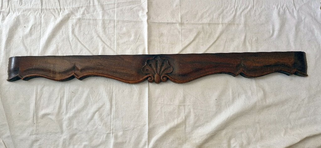 Ancien fronton sculpté en bois chène Longueur 130cm, Envoi