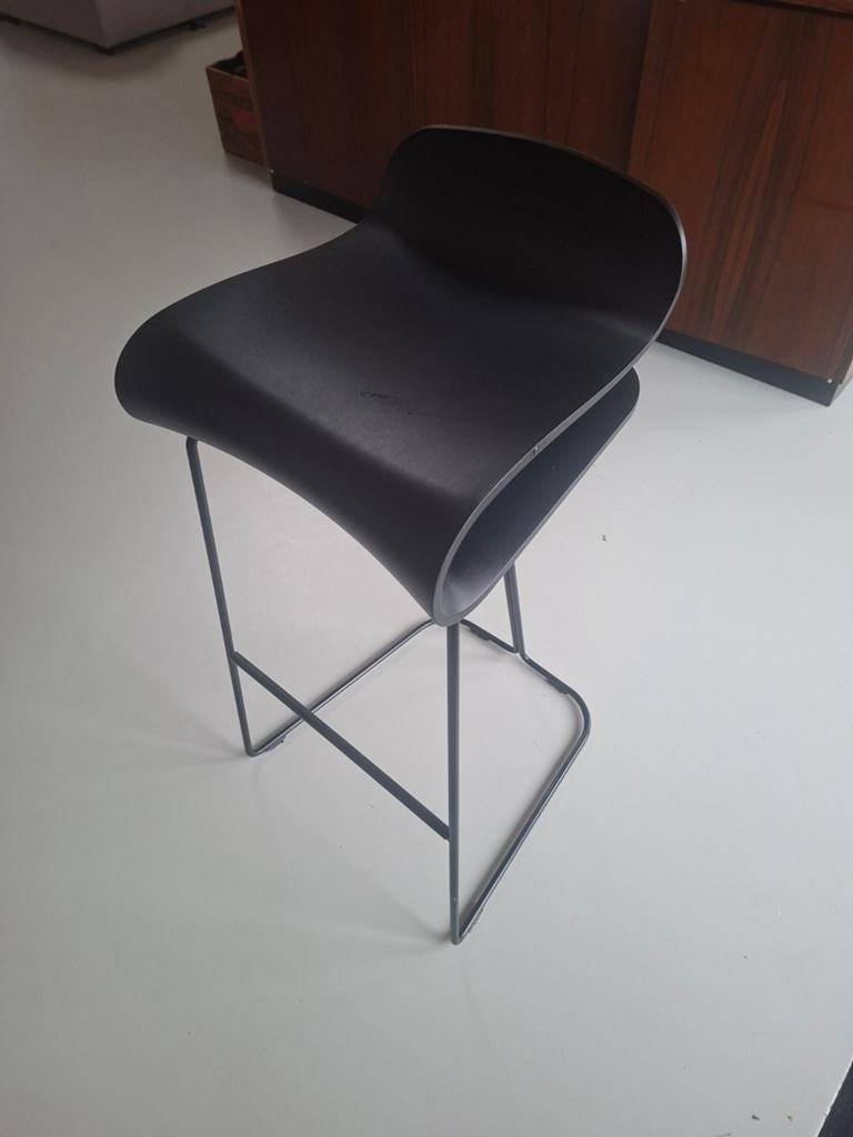 Designkruk BCN Kristalia in nieuwstaat, 1 tabouret, Avec repose-pieds, Métal, Comme neuf