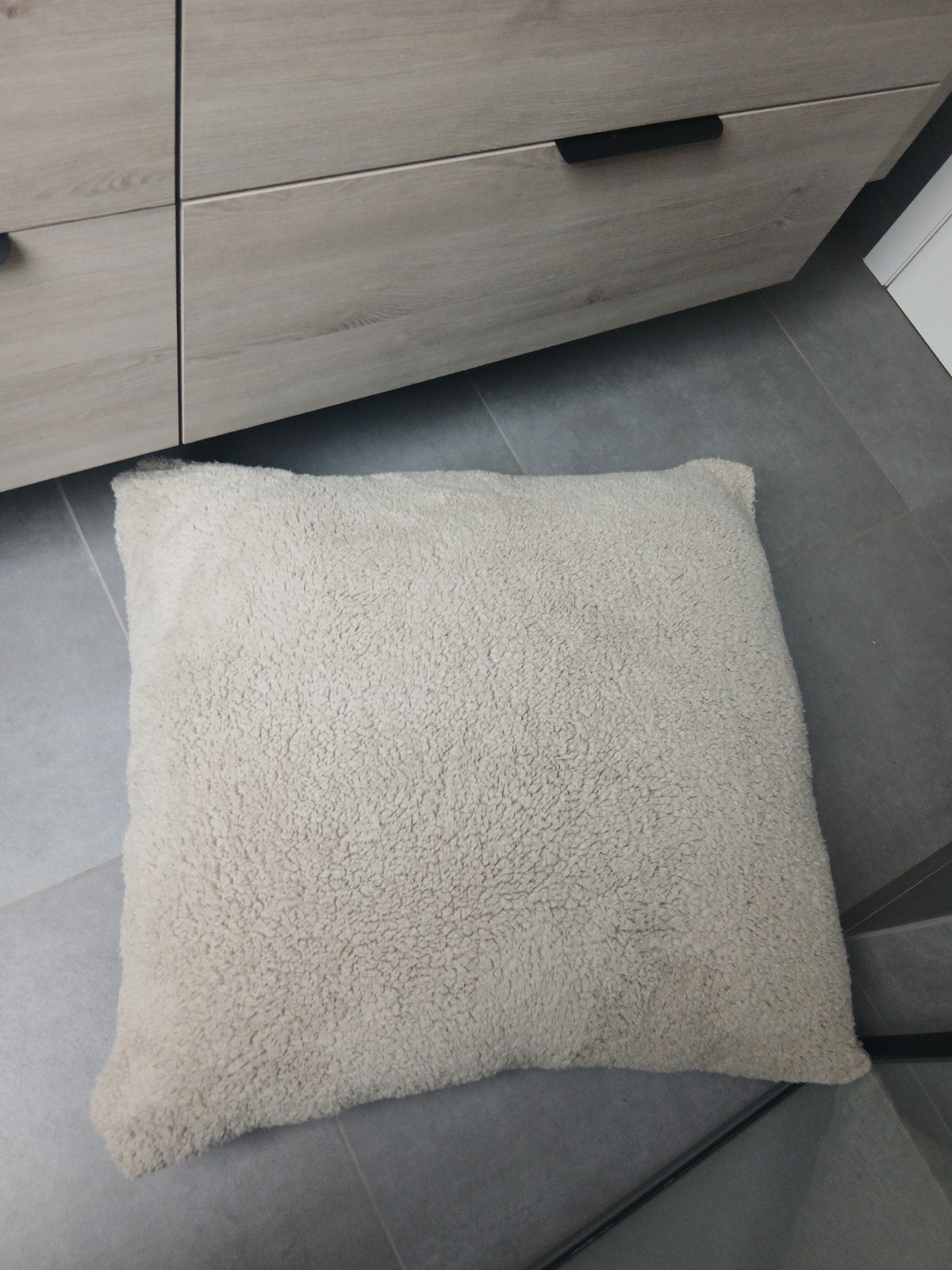 grand coussin de sol 80x80
À vendre grand coussin carré très, Maison & Meubles, Enlèvement ou Envoi, Beige, Carré