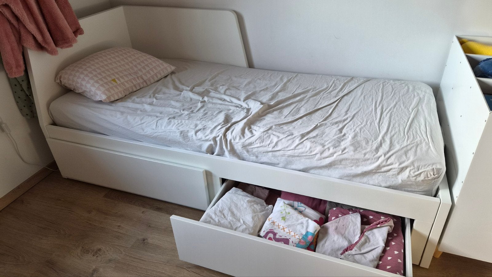 Leuk eenpersoonsbed voor (kinder)kamer met uittreklade, Ophalen, 80 cm