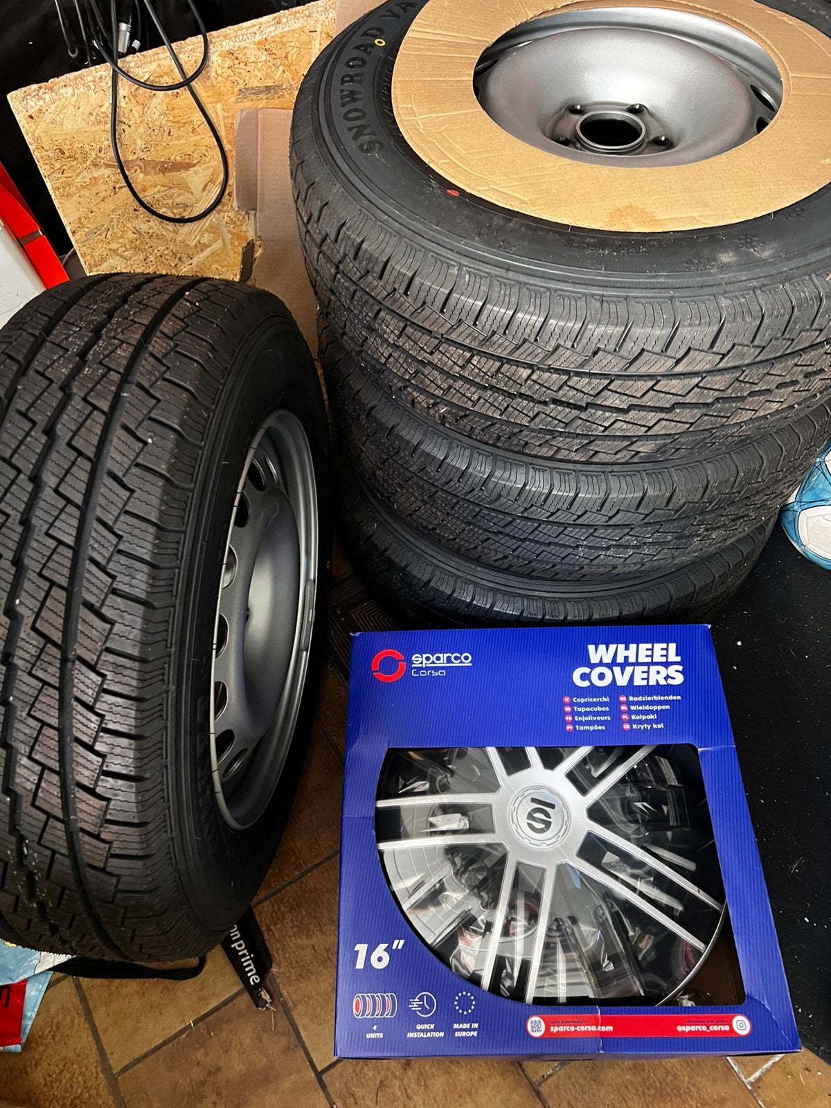 Nieuwe set winterbanden, nooit gebruikt, verkeerd besteld, Ophalen, Winterbanden, Velg(en)