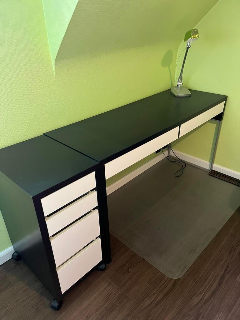 IKEA MICKE bureau met ladeblok – modern & praktisch, Ophalen, Zo goed als nieuw