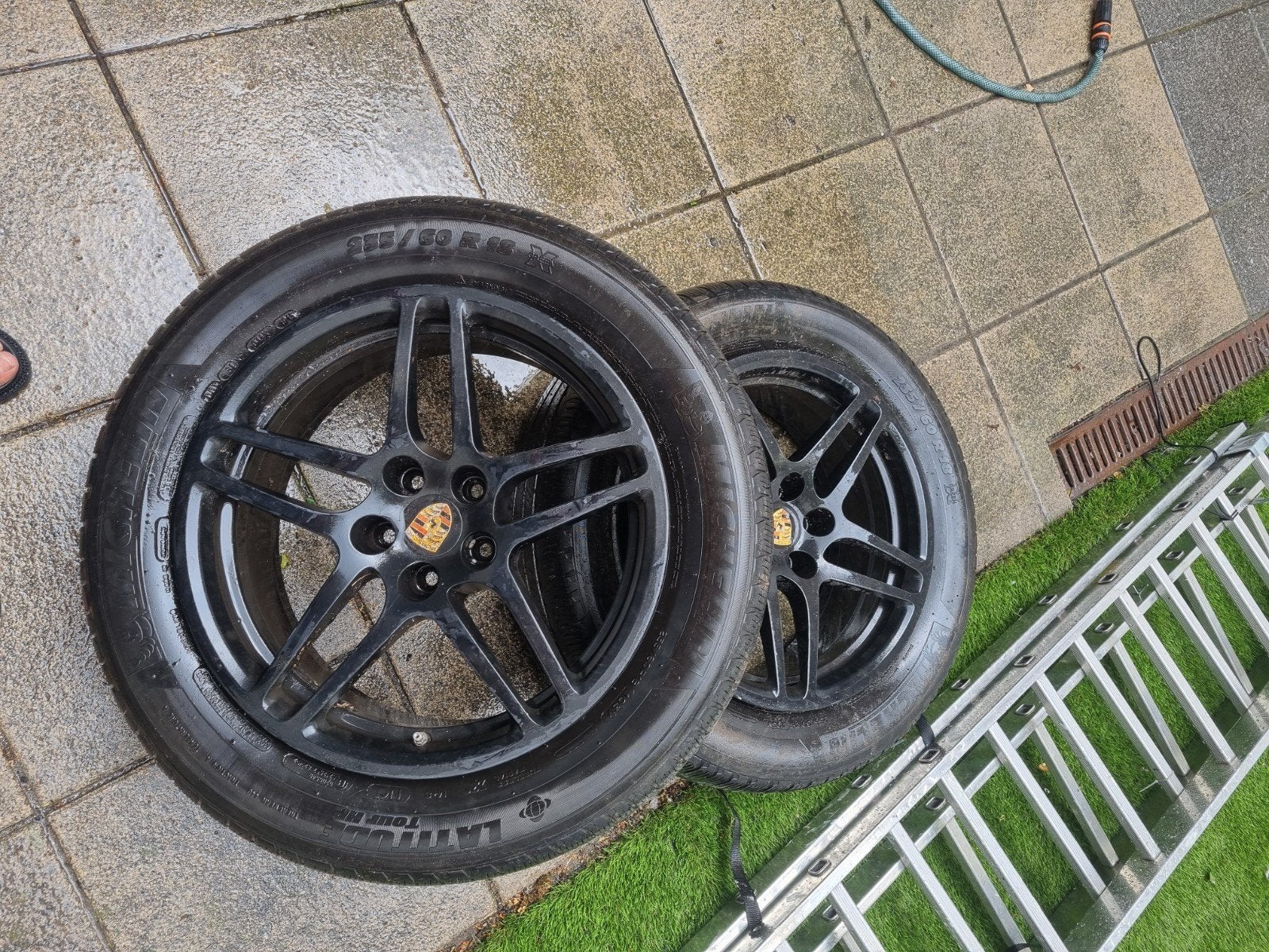 4Velgen met banden porsche macan  2 255/55R18  2  235/60R16, Motoren, Ophalen